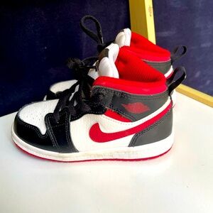 Nike Black and Red Sneakers High-Top Iconic Design